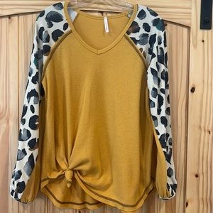 EUC size medium v neck long sleeve shirt